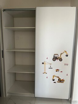 Šatní skříň - 3