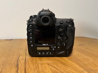 Nikon D4 - 3