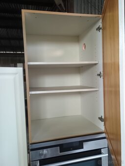 Moderní kuchyňská linka se spotřebiči- masiv dvířka - 3
