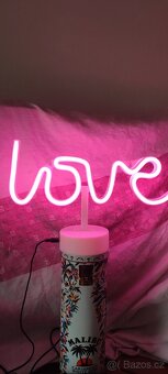 Růžové neónové světlo - 3