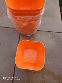 Květináče, keramické figurky - 3