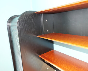 Stěna do pracovny - psací stůl a kancelářské skříněmi spojen - 3