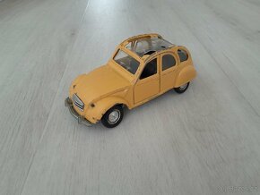 autíčka - modely Polistil Itálie 1/24 na díly - 3