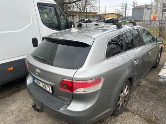 Toyota avensis 2009 - 3