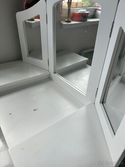 Dětský kosmetický stoleček se židlí dřevěný - 3