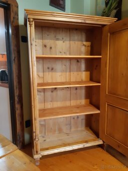 Stará jednodveřová skříň po renovaci - 3