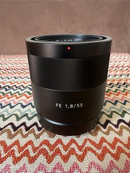 SONY Zeiss FE 55MM F/1.8 ZA T objektiv v bezvadném stavu - 3
