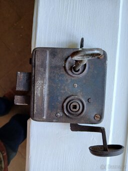 Prodám vchodové dveře z první republiky, možná i starší. Roz - 3