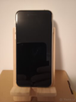 velmi pěkný iPhone SE 2022, 64GB, nová baterie, hvězdně bílá - 3