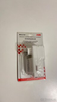 Zásuvkový adaptér s přepěťovou ochranou ABB - 3