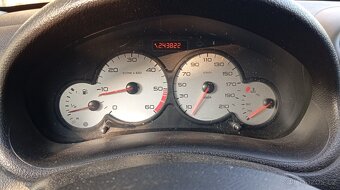 Peugeot 206 1.4hdi na díly bez TP - 3
