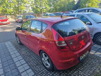 HYUNDAI i30 1.4 i BENZÍN 79.800 km. 1. majitel - 3