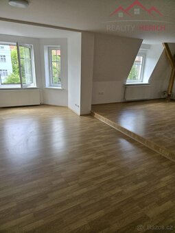 Pronájem podkrovní bytové jednotky 3+1 s parkováním, 124 m2, - 3