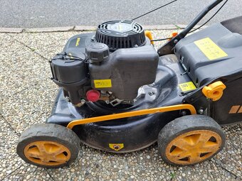sekačka 130 ccm s pojezdem , plně funkční výborném. stav - 3