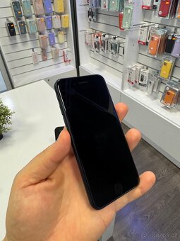 Apple iPhone SE3 64GB Midnight - 3