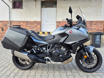 Prodám Honda NT1100 , r. v. 2024, ABS, TC, ČR, 3507km - 3