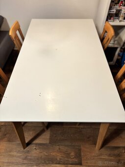 Jídelní stůl se 4 židlemi - 3