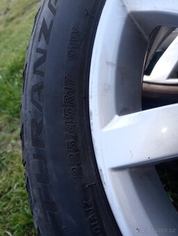Pneu 225/45r17 - 3