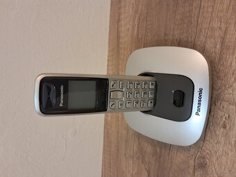 stolní a přenosný telefon Panasonic - 3