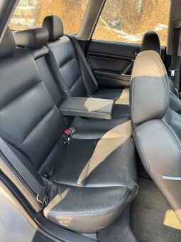 Subaru legacy interiér - 3