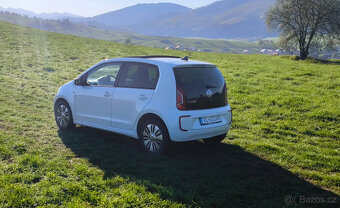 Elektromobil VW e-Up – střešní okno, letní + zimní pneu - 3