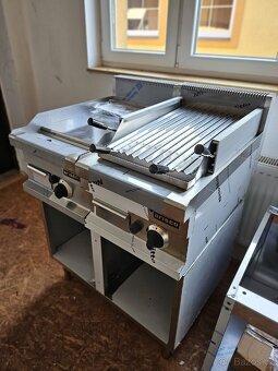 Plynový gril Arisco 711 - 3