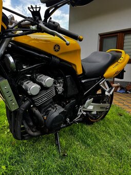 Yamaha FZS 600 Fazer - 3