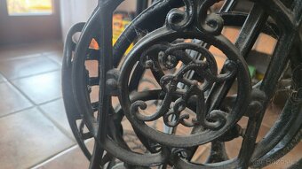 Stolek od siciho stroje - 3