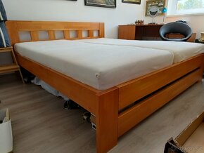 Manželská postel 200x180 masiv, včetně roštu - 3