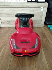 Prodám dětské odrážedlo Ferrari F488 GT (značka Rastar) - 3