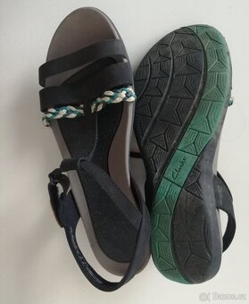 20) sandály černé zn. Clarks - 3