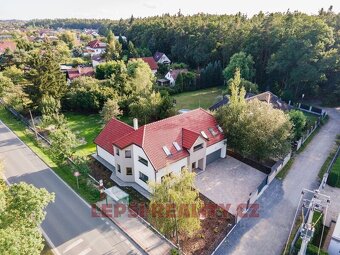 Krásný nadstandartní dům 5+kk s bazénem v Úvalech - Zálesí - 3