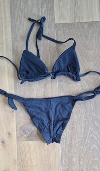 černé bikiny Benetton - 3