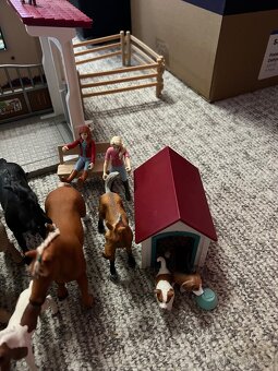Schleich jezdecké centrum 42567 - 3