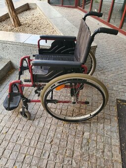 červený invalidní vozík Otto Bock - 3