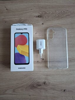 Samsung Galaxy M13 128 GB, světle modrý + ochranné pouzdro a - 3