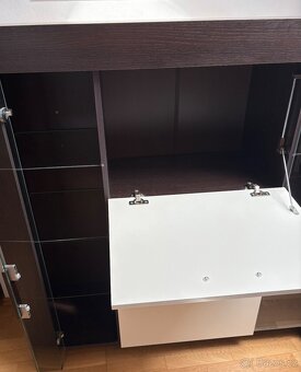 Vitrína s barem 130x130,5x42 (š x v x h) - 3
