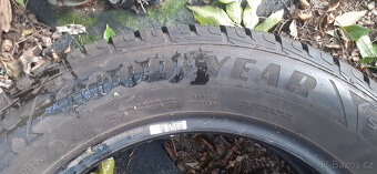 Zimní pneu 225/60R17 GoodYear pěkný vzorek - 3