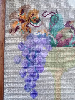 Starožitný ručně vyšívaný obrázek s pohárem - starožitnost - 3