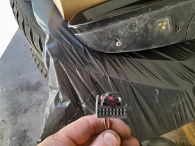 Prodám levý zpětný zrcátko na a6 - 3