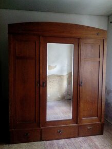 Secesní šatní skříň - 3
