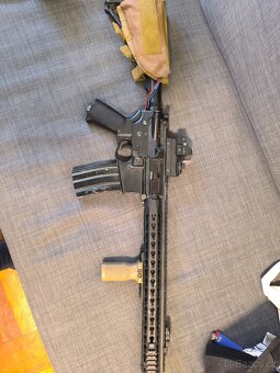 AEG, M4 AR15 +red dot - 3