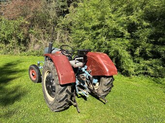 TRAKTOR ZETOR 3011 - 3