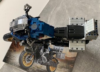 Kopie stavebnice Lego BMW 1250 GS Adventure (složený stav) - 3