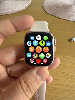 Apple Watch Series 9 41mm pink (růžové) - 3