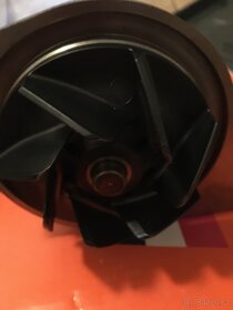 Nová vodní pumpa Nissan Atleon (Cummins motor) - 3