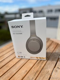 Sony Hi-Res WH-1000XM4 - šedá - 3