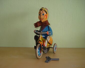 Kluk na tříkolce - 3