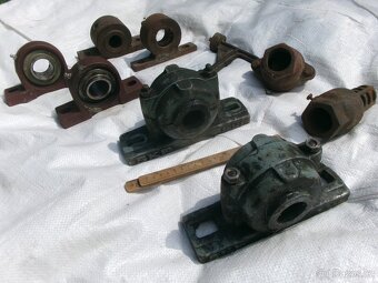 prodám různé hřídele, železné a dřevěné kolečka..... Železné - 3