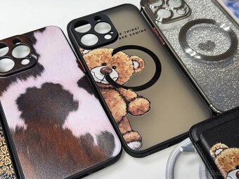 Nabízím 8 krytů na iPhone 15 Pro Max - 3